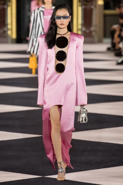 Look 19